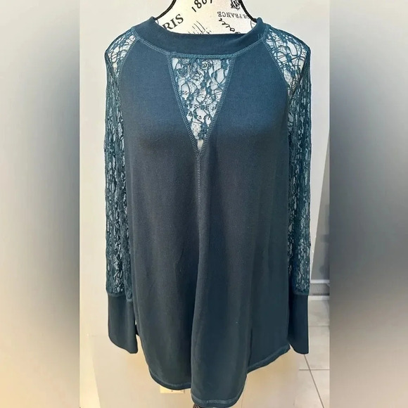 Suzanne Betro Green Lace Retro Blouse. NWT size medium - Picture 3 of 5